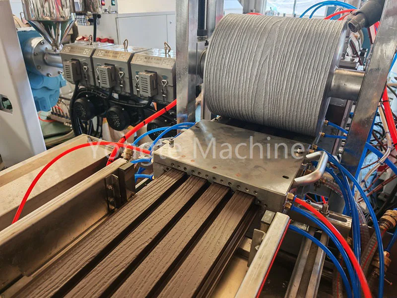 Welk materiaal kan worden gebruikt in de Yongte WPC-machine?