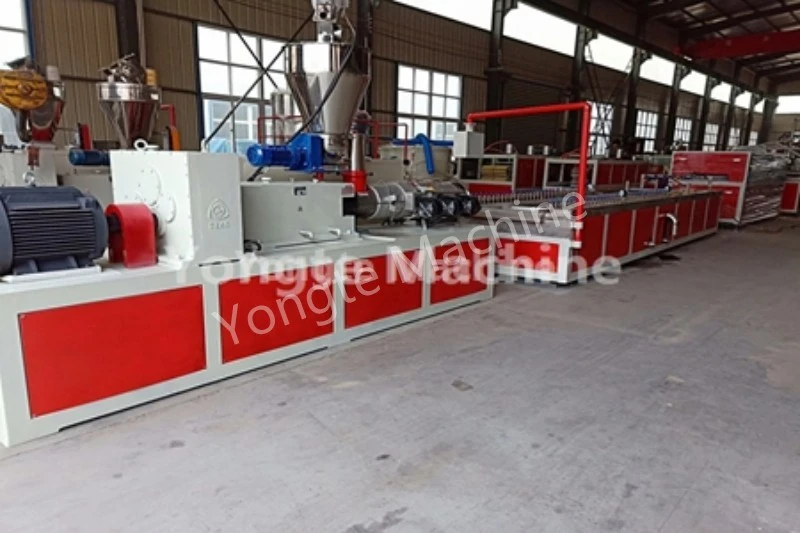 China Hoog rendement WPC wandpaneelmachine