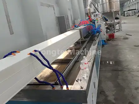 PVC regengootmachine