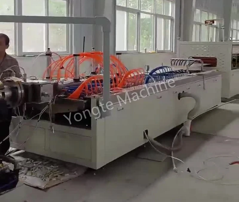 Extrusielijn voor PVC-wandpanelen succesvol geïnstalleerd in China