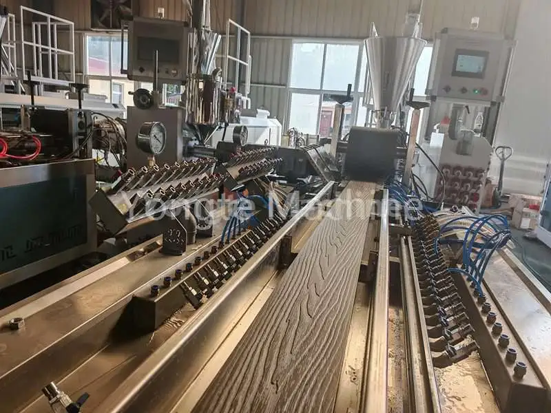 Houten kunststof composiet terrasplankenmachine