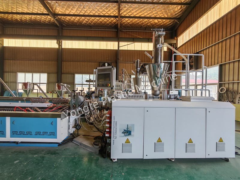 Houten kunststof extrusiemachine