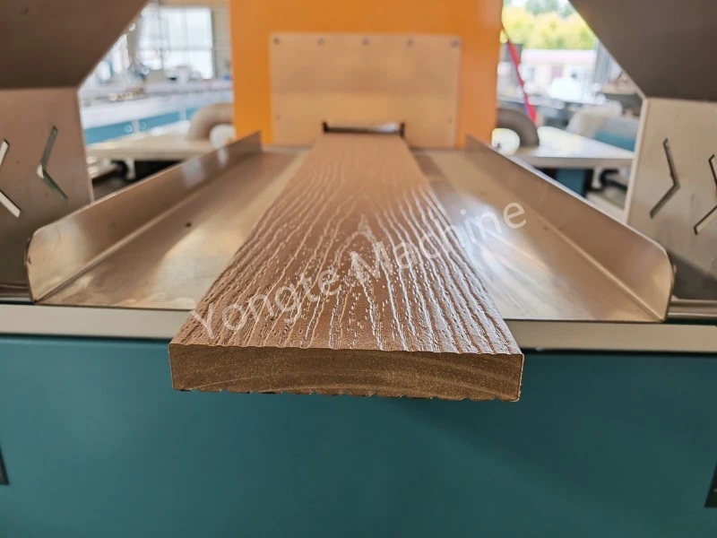 WPC hekmachine geleverd in Canada