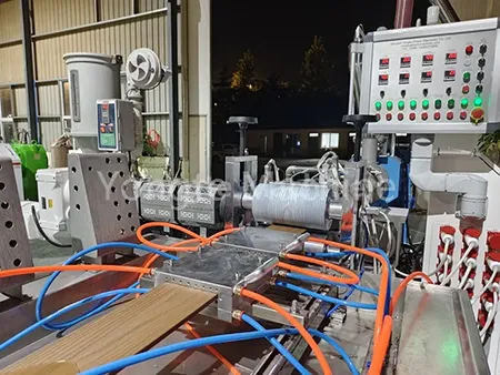 WPC-omheiningsmachine